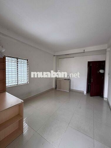 Phòng máy lạnh đối diện chùa VNQT đường 3.2, 28m2,3.8tr