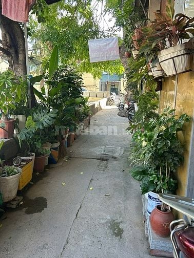 TẬP THỂ TẦNG 1 - KINH DOANH - Ô TÔ ĐỖ GẦN - HÀNG XÓM ROYAL CITY. Giá: 