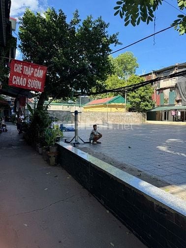 TẬP THỂ TẦNG 1 - KINH DOANH - Ô TÔ ĐỖ GẦN - HÀNG XÓM ROYAL CITY. Giá: 