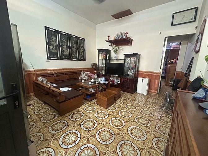 TẬP THỂ TẦNG 1 - KINH DOANH - Ô TÔ ĐỖ GẦN - HÀNG XÓM ROYAL CITY. Giá: 