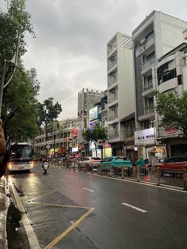 Bán Nhà Mặt Tiền Trần Hưng Đạo, Phường 6, Quận 5.