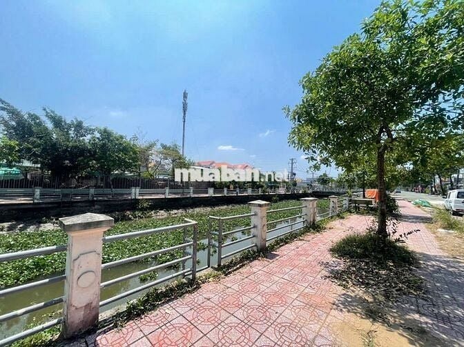 Đất thổ cư 9,9x30m (297m), MT bờ kè Trần Văn Nam, P.3, TP. Tân An