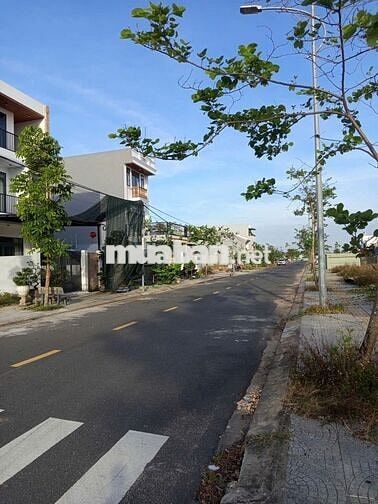 Bán lô góc ngã tư sổ hồng 177m2 cao ráo không lụt lội đường 13,5m