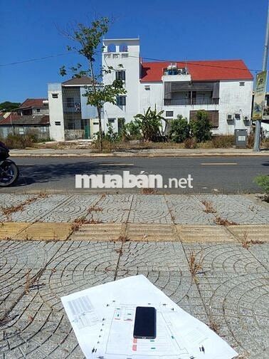 Bán lô góc ngã tư sổ hồng 177m2 cao ráo không lụt lội đường 13,5m
