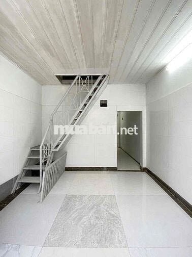 Nguyên căn hẻm lớn HTP gần KCX tân thuận