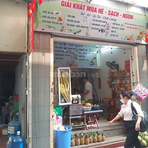 Cửa hàng nước giải khát mùa hè tại ngõ 79 Cầu Giấy Hà Nội 