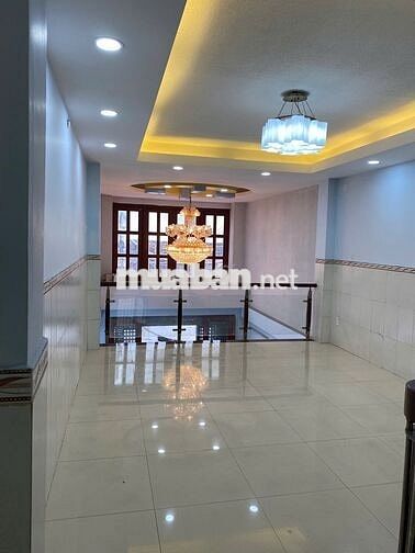 Cho thuê nhà 4 lầu nguyên căn đối diện bệnh viện Nguyễ Tri Phương