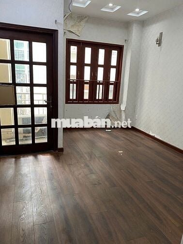 Cho thuê nhà 4 lầu nguyên căn đối diện bệnh viện Nguyễ Tri Phương