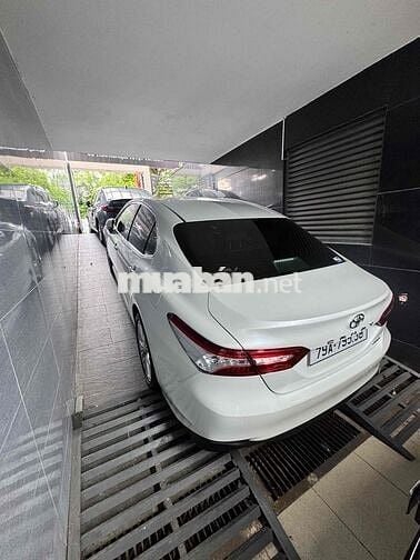 Toyota Camry 2.5Q 2021 Trắng 31.000 km