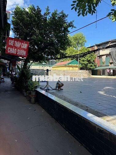 TẬP THỂ TẦNG 1 - KINH DOANH - Ô TÔ ĐỖ GẦN - HÀNG XÓM ROYAL CITY.