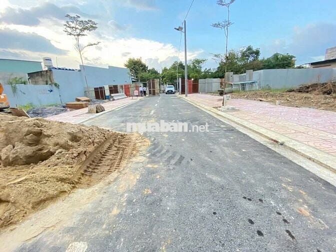 Đất nền mới ra sổ ngay cây xăng 26 đường Đồng Khởi.