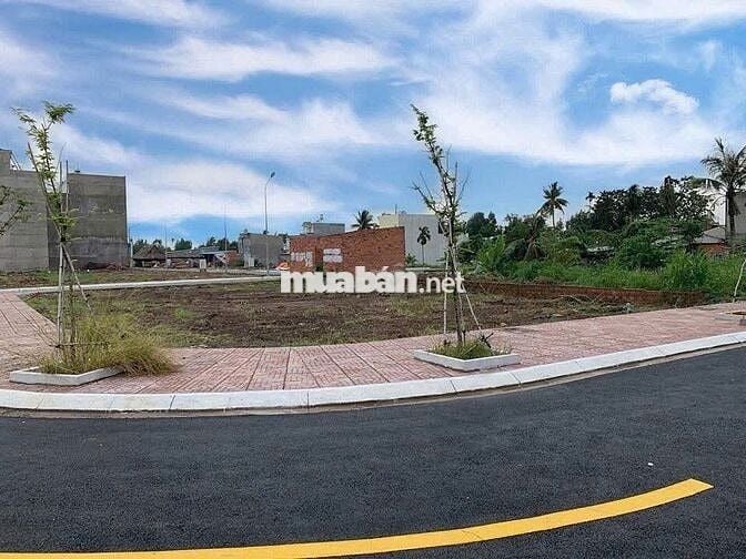 Đất nền mới ra sổ ngay cây xăng 26 đường Đồng Khởi.
