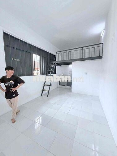 DUPLEX GÁC CAO 1m8 ZÁ SIU MỀM NGAY CV GIA ĐỊNH