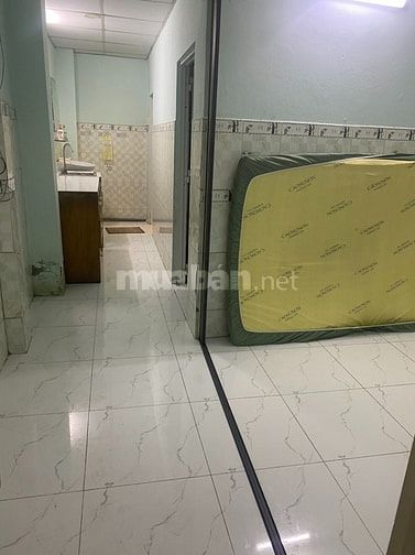 Phòng ở, ngay mặt tiền huỳnh tấn phát
