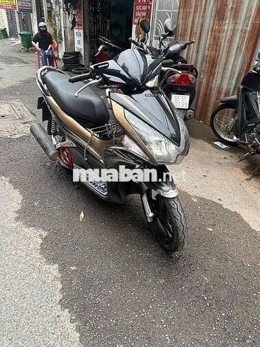Honda Air Blade màu Đen vàng