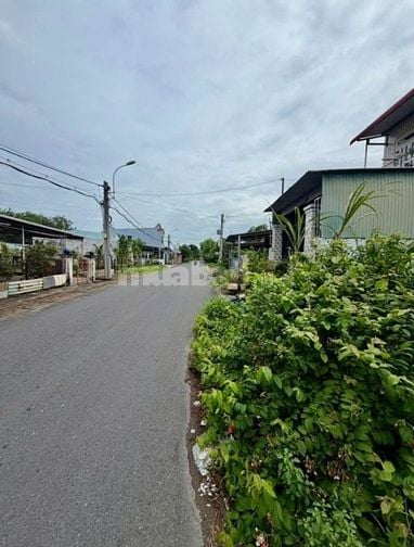 VỠ NỢ CẦN BÁN GẤP LÔ ĐẤT FULL THỔ CƯ 249m2 NHỰA THÁI MỸ GIÁ 750 TRIỆU