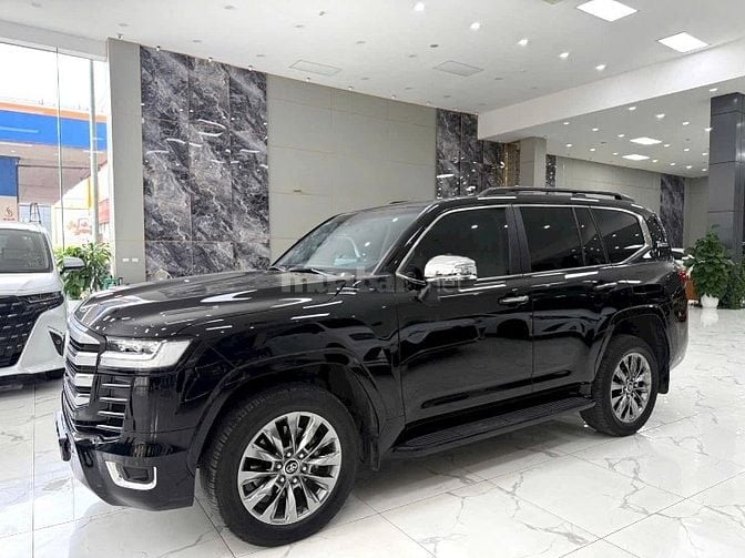Bán Land Cruiser LC300 sản xuất 2024, lên full bodykit Trung Đông.