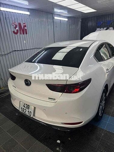 Mazda 3 Luxury 1.5L AT Trắng
