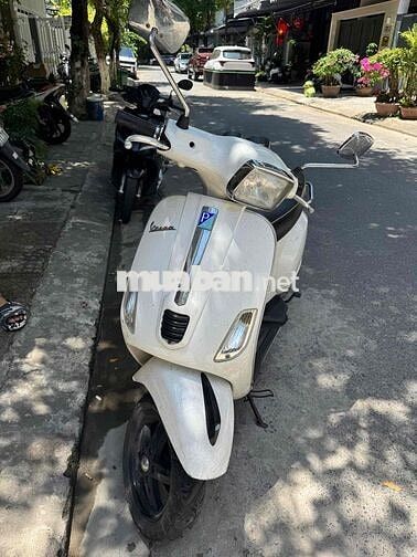 Piaggio Vespa màu Trắng