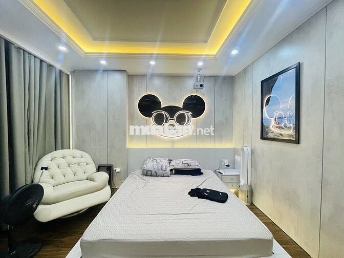 NHÀ PHẠM VĂN ĐỒNG 45 M2 X 7T THANG MÁY FULL NỘI THẤT NHỈNH 14 TỶ.