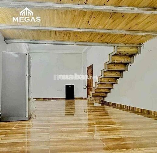 PHÒNG GÁC CAO, CÓ CỬA SỔ, RỘNG RÃI, THOÁNG MÁT