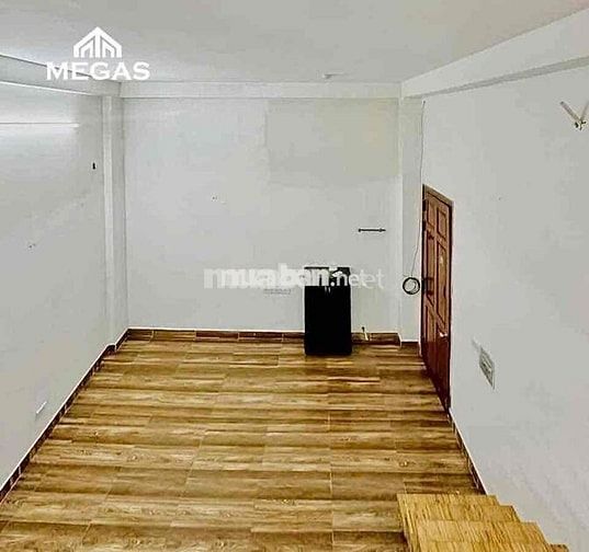 PHÒNG GÁC CAO, CÓ CỬA SỔ, RỘNG RÃI, THOÁNG MÁT