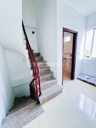 CHO THUÊ NHÀ KINH DOANH-NGÃ TƯ NGUYỄN TRÃI-NGUYỄN XIỂN, THANH XUÂN, HN