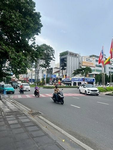 CHO THUÊ NHÀ TRẦN QUỐC HOÀN (256M2), QUẬN TÂN BÌNH