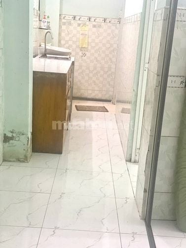 Phòng ở, ngay mặt tiền huỳnh tấn phát