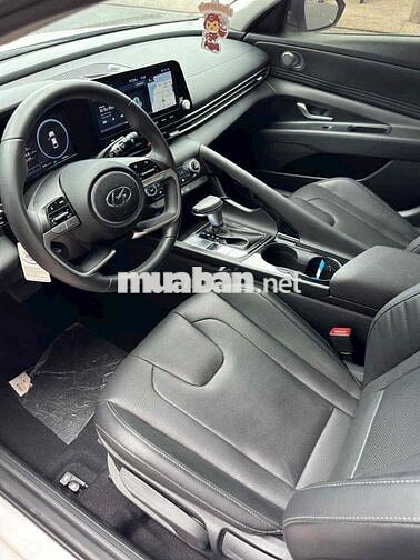 Hyundai Elantra 2025 1.6 đặc biệt 4800 km