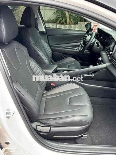 Hyundai Elantra 2025 1.6 đặc biệt 4800 km