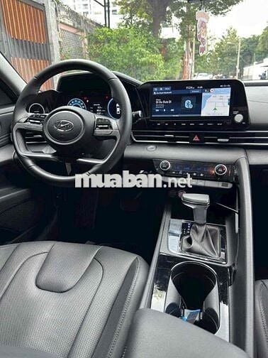 Hyundai Elantra 2025 1.6 đặc biệt 4800 km