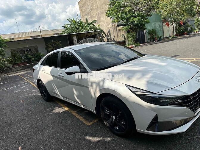 Hyundai Elantra 2025 1.6 đặc biệt 4800 km