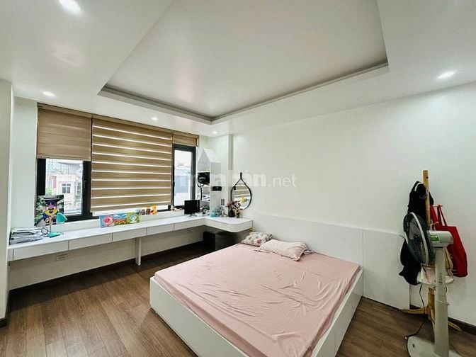 Bán nhà 5 tầng phố Hoàng Văn Thái 50m2, có thang máy, đầy đủ nội thất