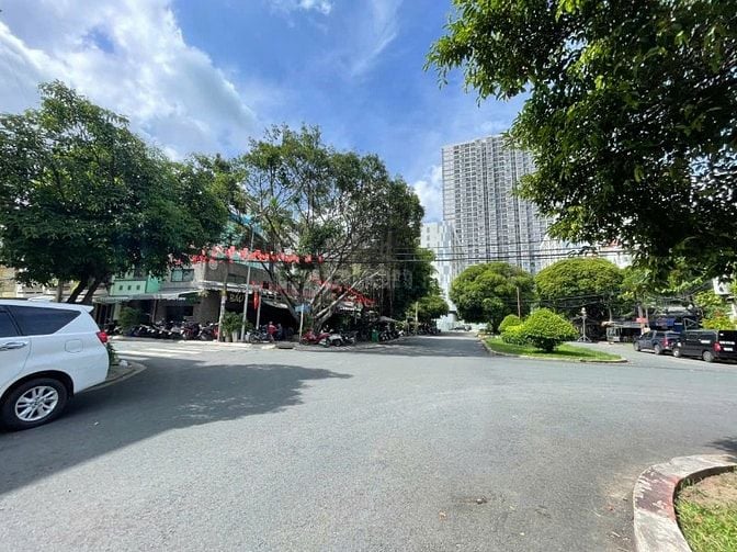 Nhà góc MT Đ.Số 28, khu Bình Phú ,DT 8x18m, 3 tấm, 40 triệu