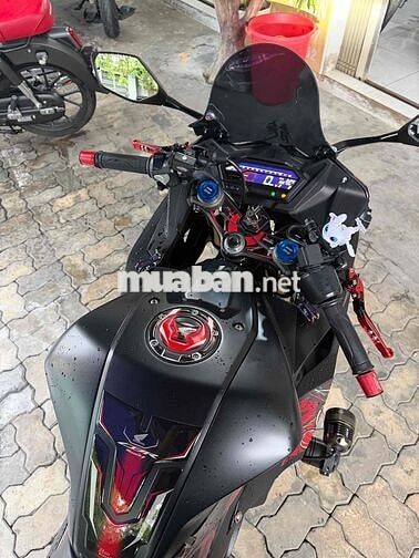 Honda CBR150R Đen đỏ