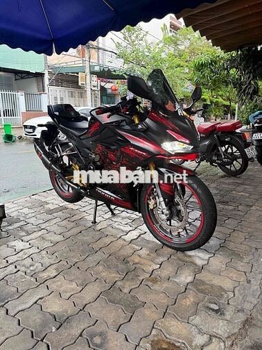 Honda CBR150R Đen đỏ