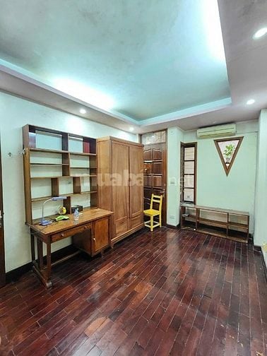 Cho thuê nhà trong ngõ Đào Tấn, quận Ba Đình, mặt sàn 42m2