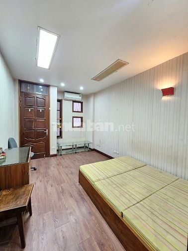 Cho thuê nhà trong ngõ Đào Tấn, quận Ba Đình, mặt sàn 42m2