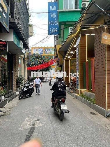 Cho thuê tầng 1 làm cửa hàng hoặc văn phòng phố Nguyễn Văn Lộc,Hà Đông