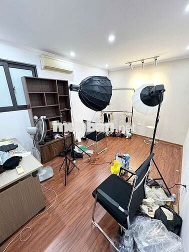 Chính chủ cho thuê văn phòng 20m2- 4 tr- phố Thái Hà