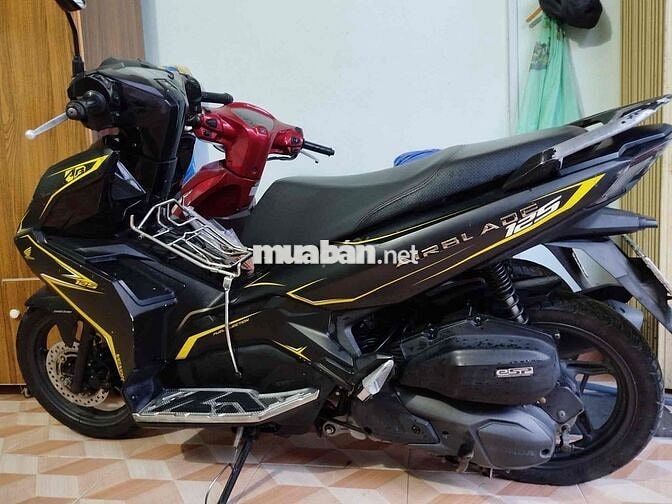 Honda Airblade 125 Đen vàng đồng