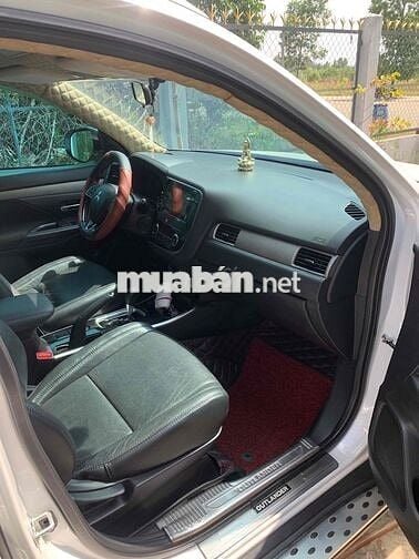 Mitsubishi Outlander 2019 Trắng