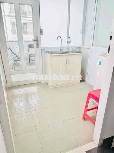 2pn - lầu 3 - đẹp sáng, sân phơi riêng, tách bếp, quận 3