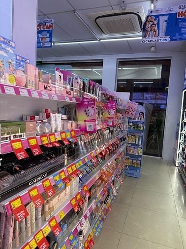 TUYỂN NHÂN VIÊN BÁN HÀNG Ở CỬA HÀNG