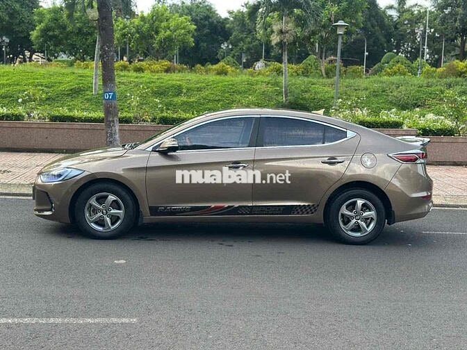 Hyundai Elantra 2016 Số sàn Nâu