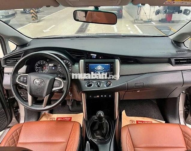Toyota Innova 2.0E 2022 Đồng Ánh Kim