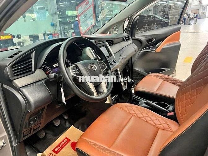 Toyota Innova 2.0E 2022 Đồng Ánh Kim