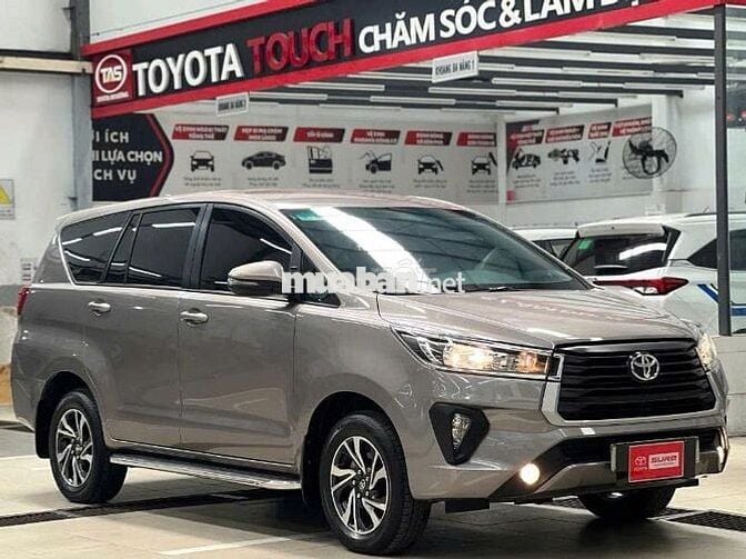 Toyota Innova 2.0E 2022 Đồng Ánh Kim
