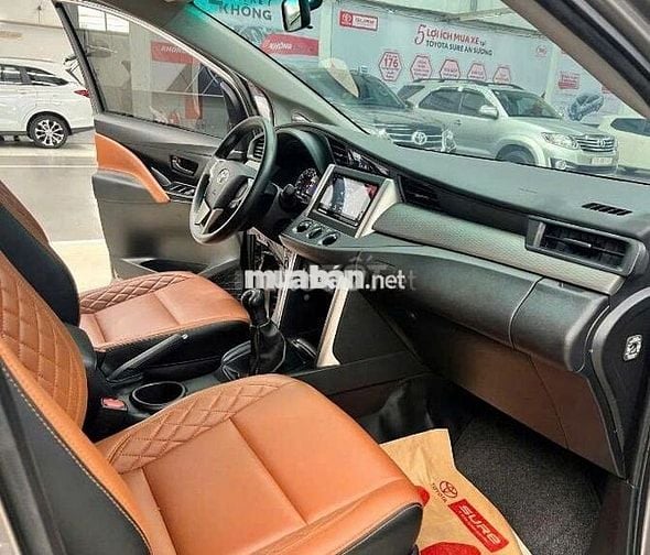 Toyota Innova 2.0E 2022 Đồng Ánh Kim